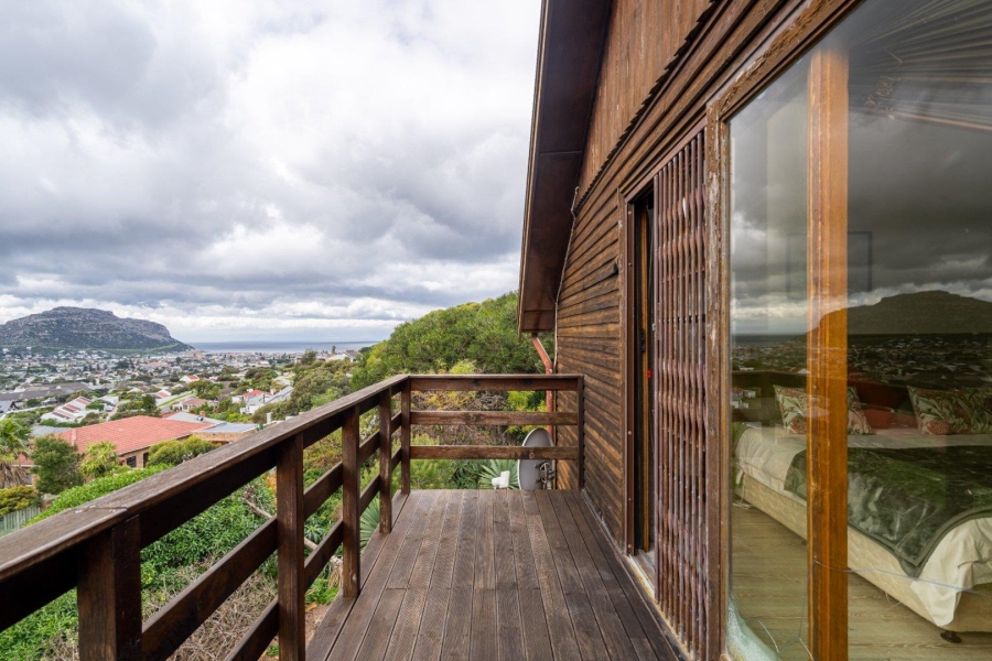 3 Bedroom Property for Sale in Fish Hoek Western Cape